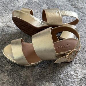 Never Worn Aerosoles Gold Women's Sandals 7.5